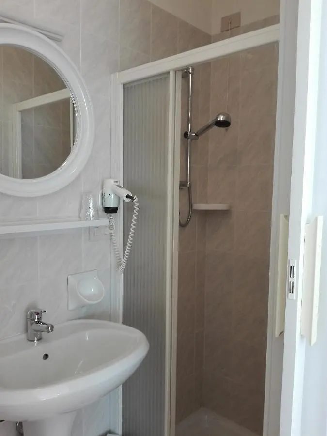 Albergo Giardino Toscolano Maderno Hotel