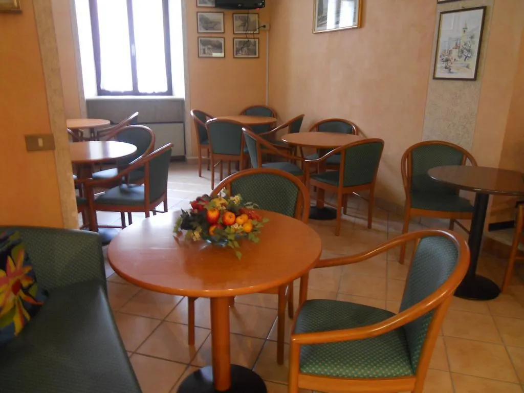 Albergo Giardino Toscolano Maderno 3*,  Italy